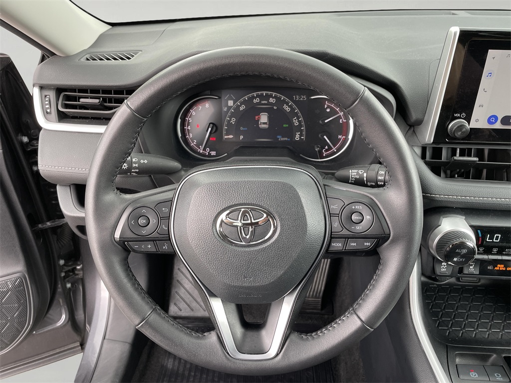 2024 Toyota RAV4 XLE photo 24