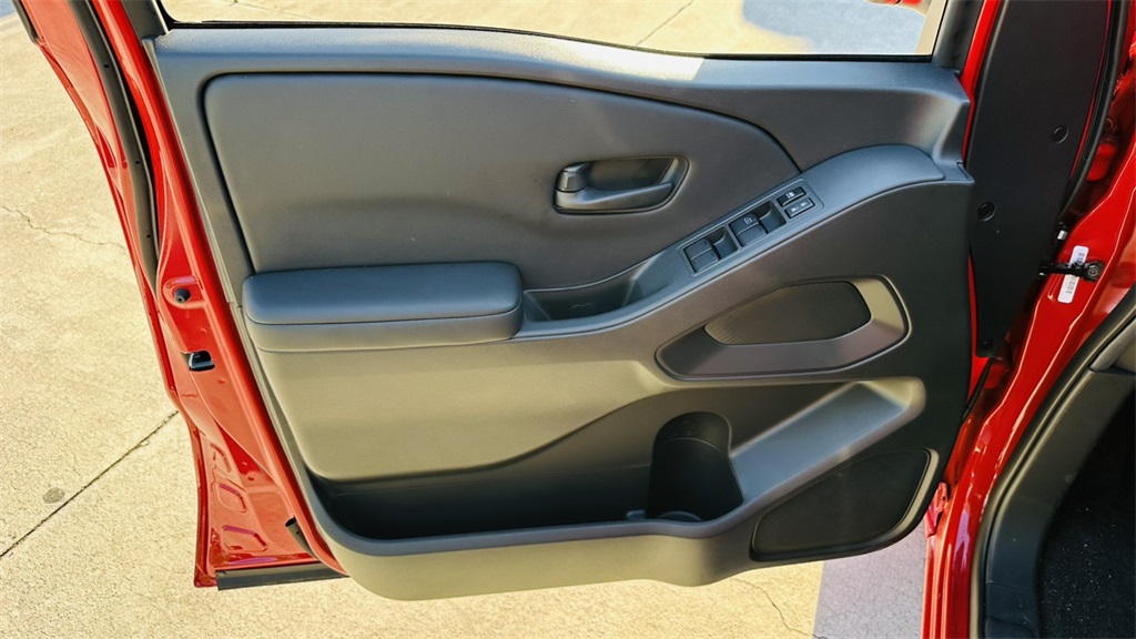 2025 Nissan Frontier S photo 12