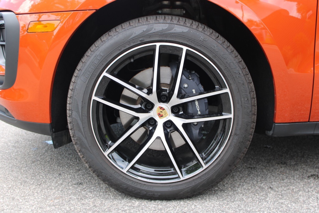 2024 Porsche Macan T photo 13