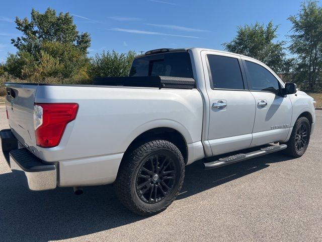 2018 Nissan Titan SV photo 3