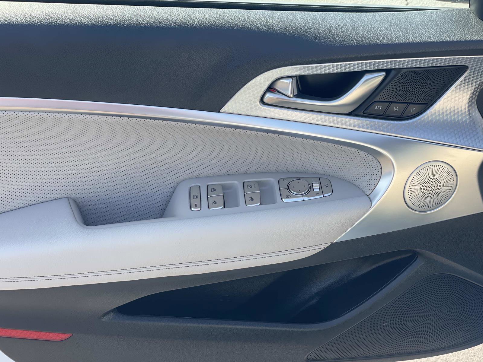 2023 Genesis G70 3.3T photo 16