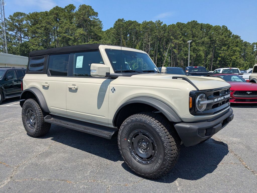 2025 Ford Bronco Outer Banks photo 2