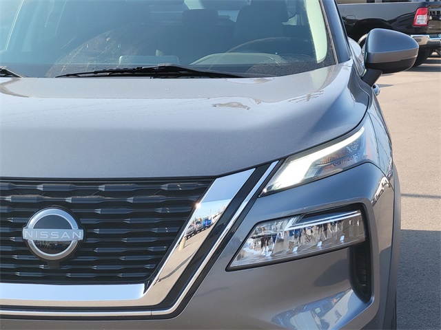 2022 Nissan Rogue SV photo 6