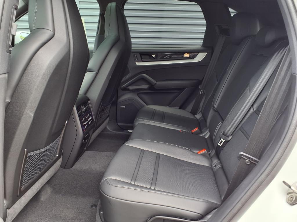 2025 Porsche Cayenne E-Hybrid photo 20