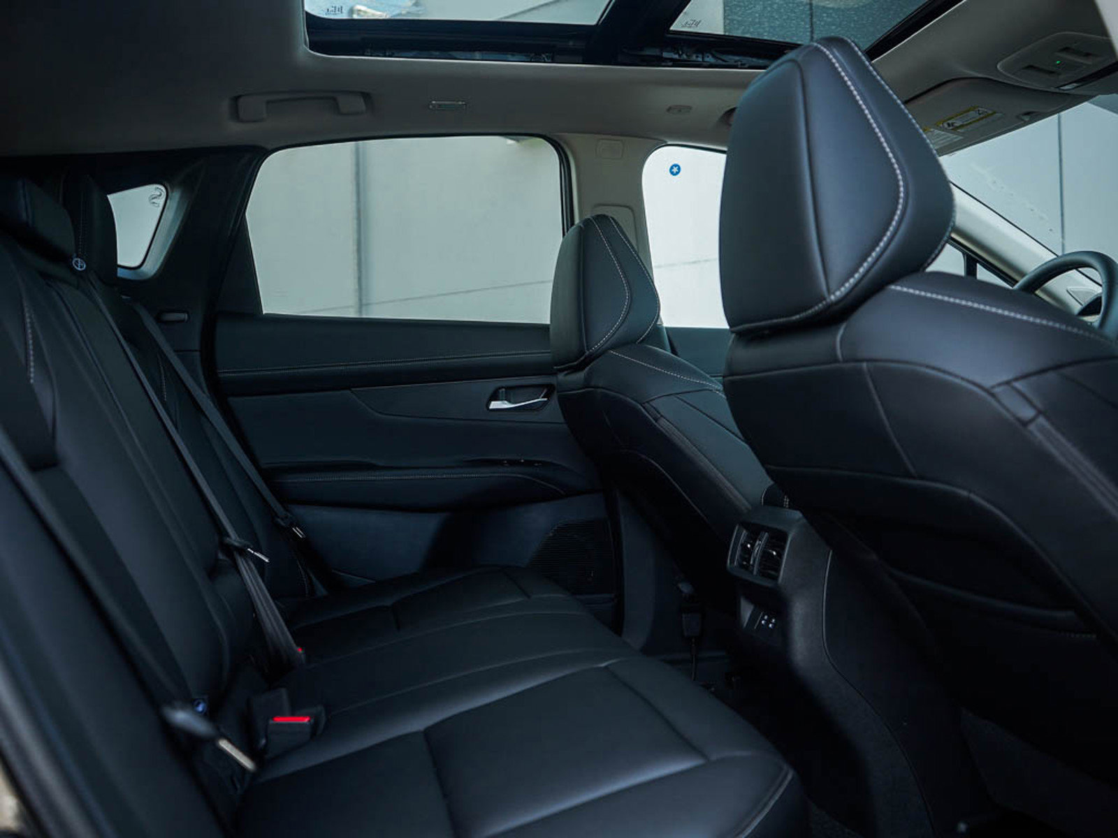 2025 Nissan Murano SL photo 9