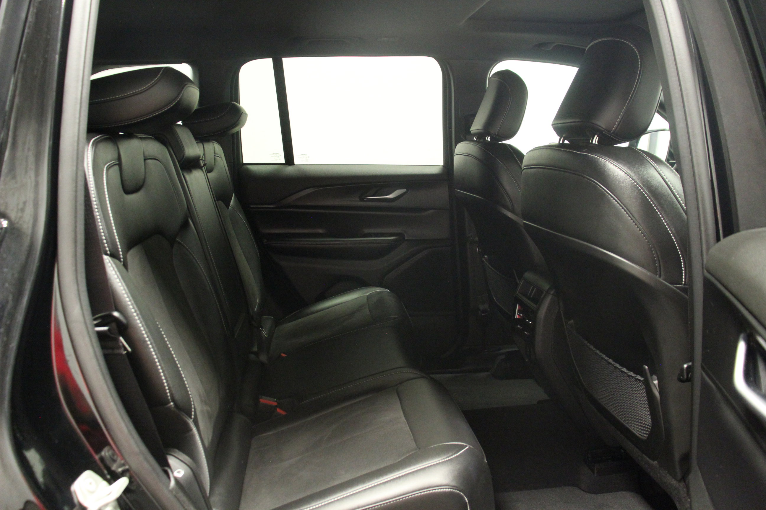 2023 Jeep Grand Cherokee Altitude photo 13