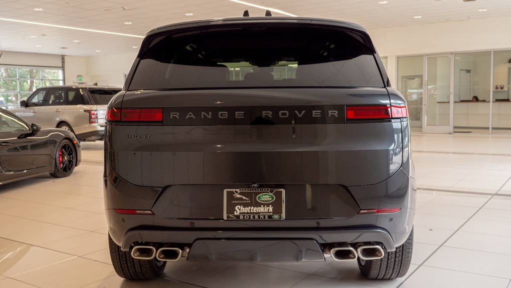 2025 Land Rover Range Rover Sport SE photo 3