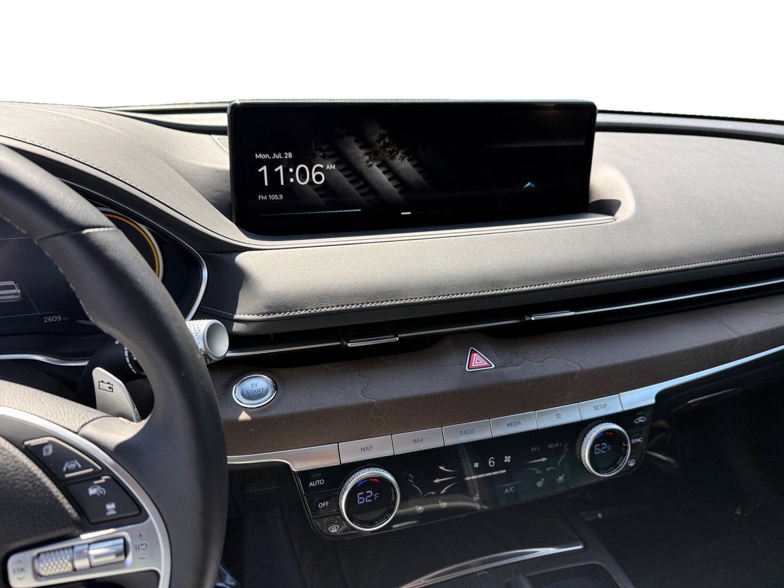 2024 Genesis Electrified G80 Advanced Prestige photo 12