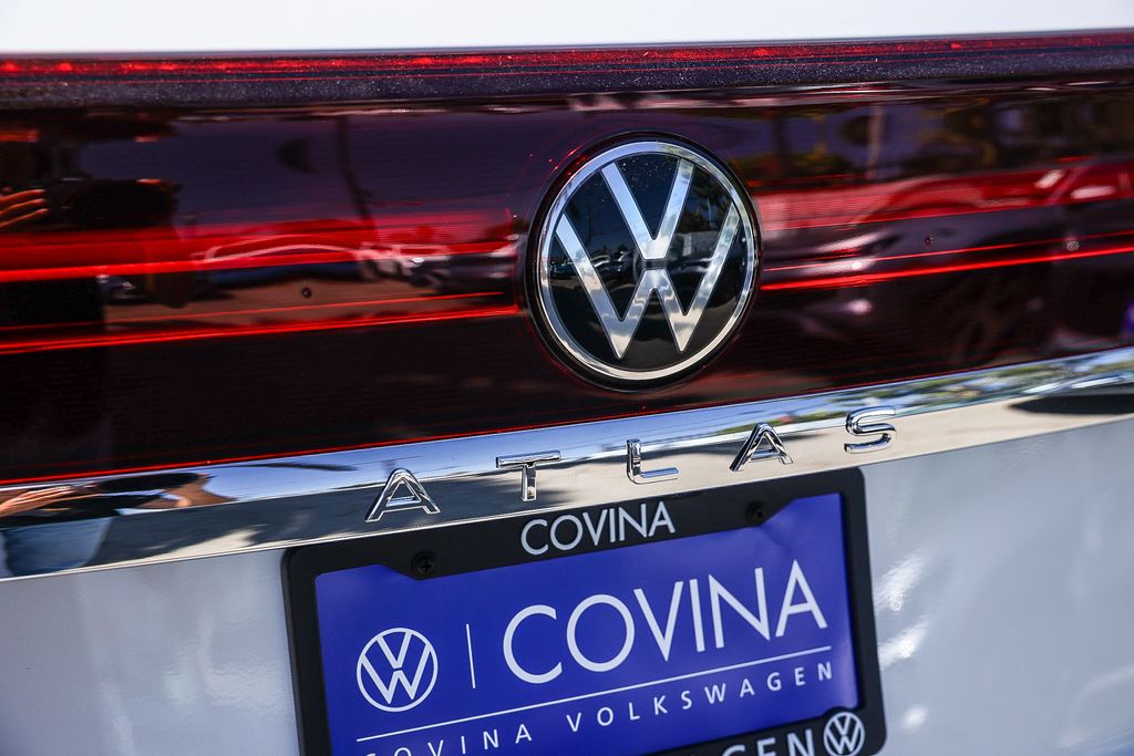 2026 Volkswagen Atlas Cross Sport SE Technology photo 2