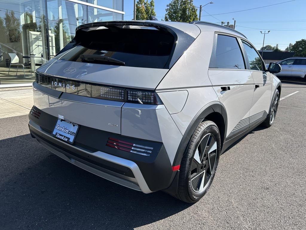 2025 Hyundai Ioniq 5 SE Standard Range photo 5