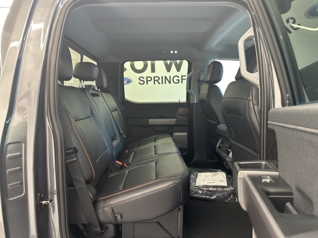 2025 Ford F-350 Lariat photo 18
