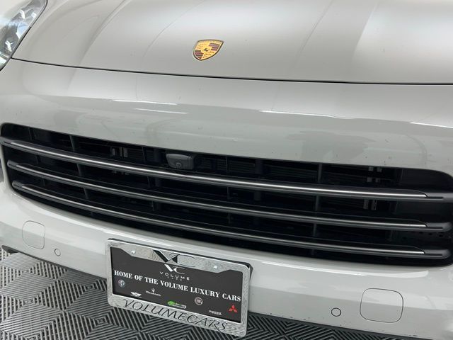 2022 Porsche Cayenne Coupe Platinum Edition photo 4