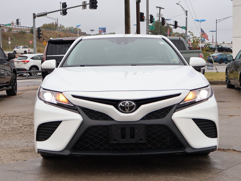 Used 2020 Toyota Camry SE with VIN 4T1G11AK2LU340079 for sale in Kansas City