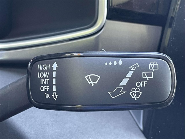 2025 Volkswagen Taos SE photo 25