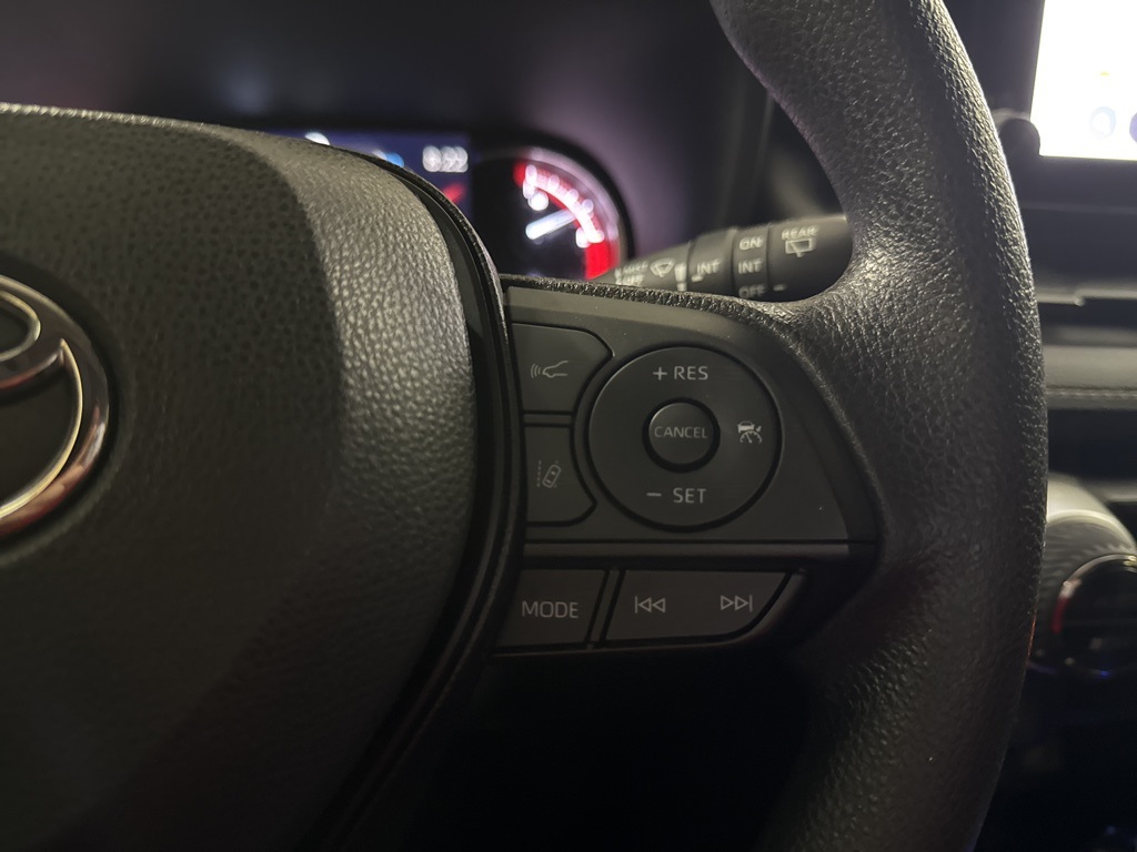2023 Toyota RAV4 XLE photo 21