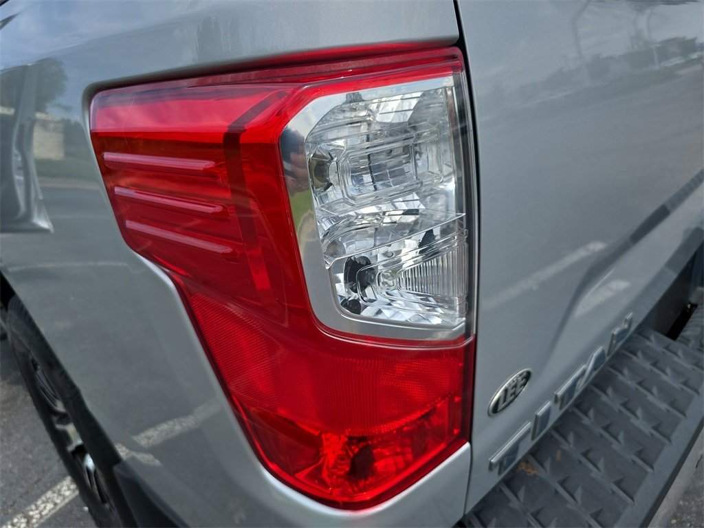 2021 Nissan Titan SV photo 31