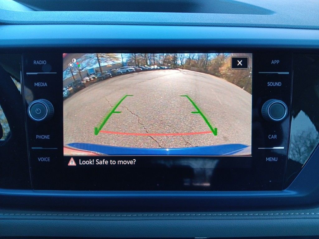 2024 Volkswagen Taos SE photo 18