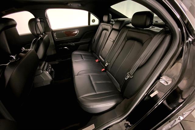 2017 Lincoln Continental Premiere photo 14