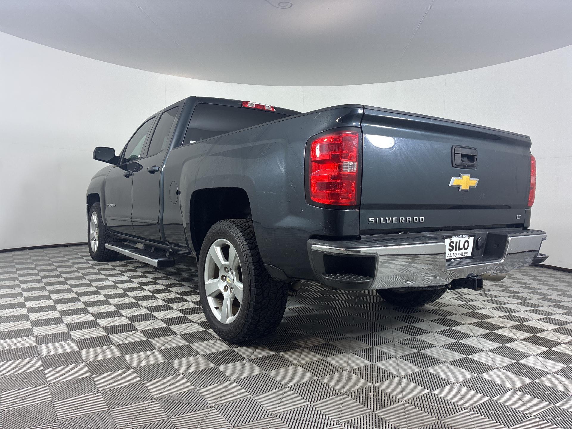 2017 Chevrolet Silverado 1500 LT photo 3