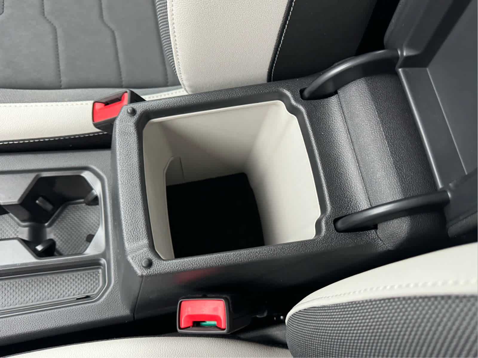 2025 Volkswagen Taos SE photo 23