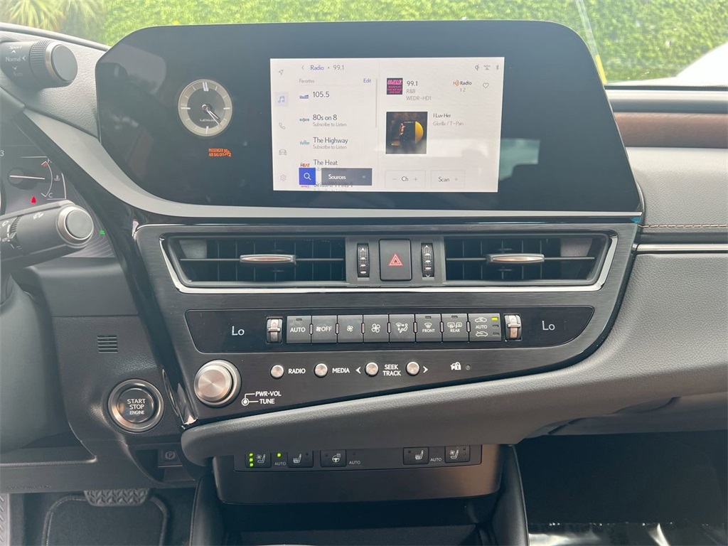 2025 Lexus ES 350 photo 16