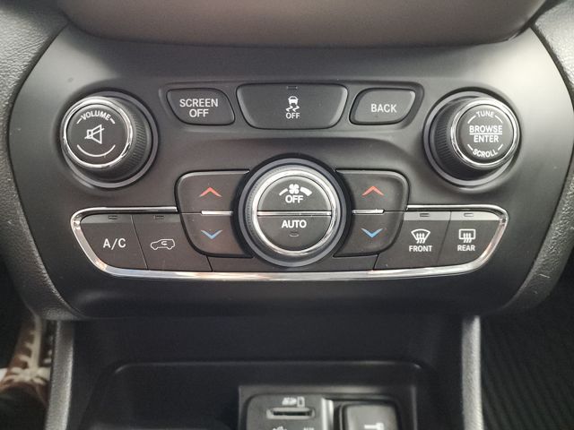 2017 Jeep Cherokee Latitude photo 27