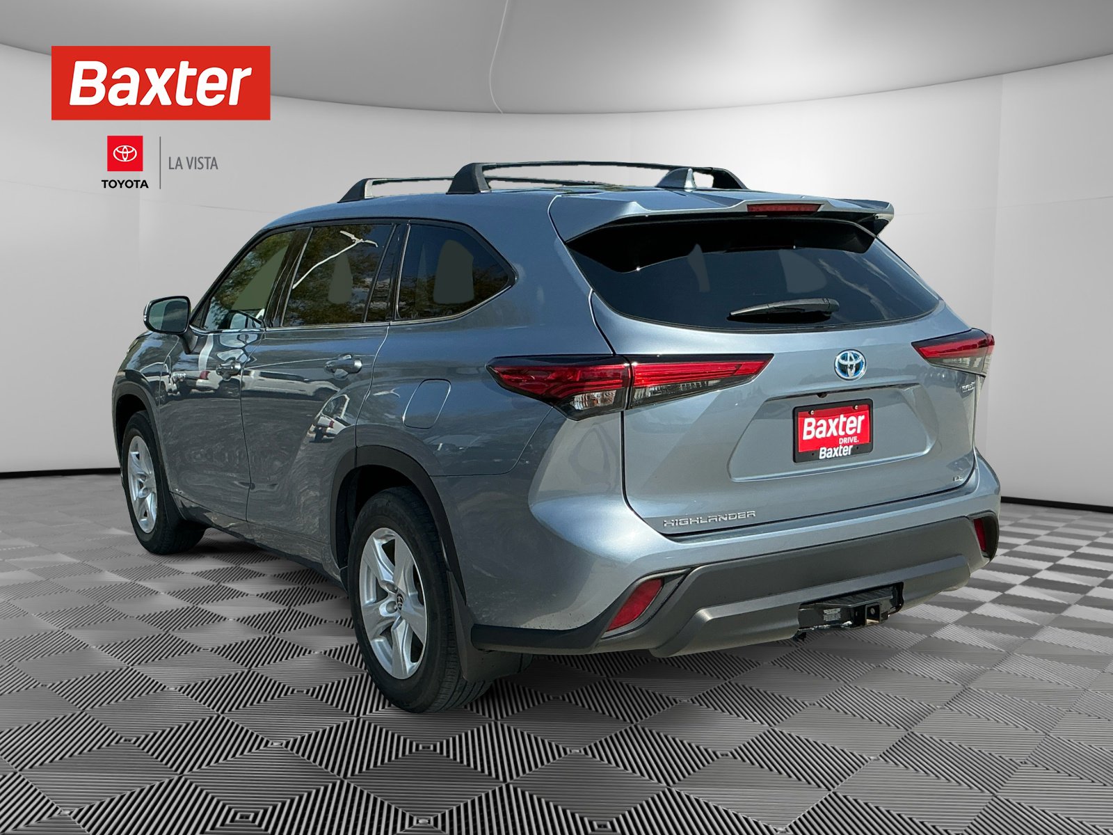 2020 Toyota Highlander LE photo 2