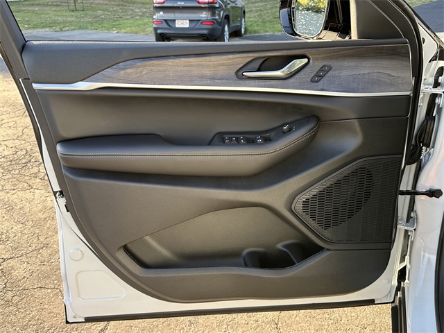 2025 Jeep Grand Cherokee Limited photo 33