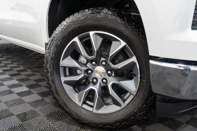 2025 Chevrolet Silverado 1500 LT photo 2