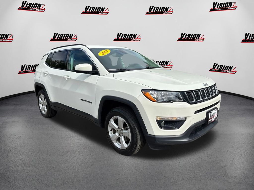2019 Jeep Compass Latitude photo 3