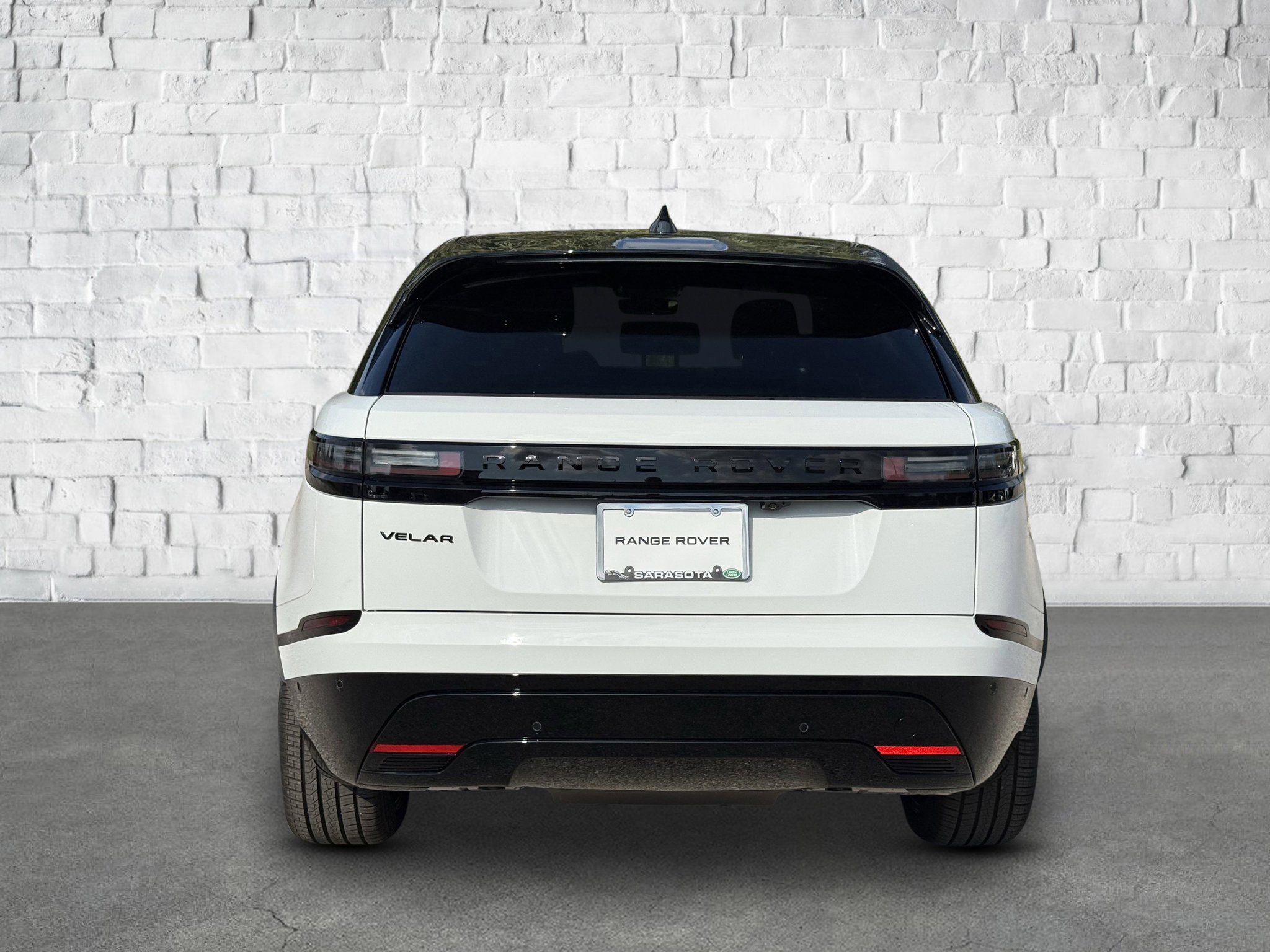 2026 Land Rover Range Rover Velar SE photo 5