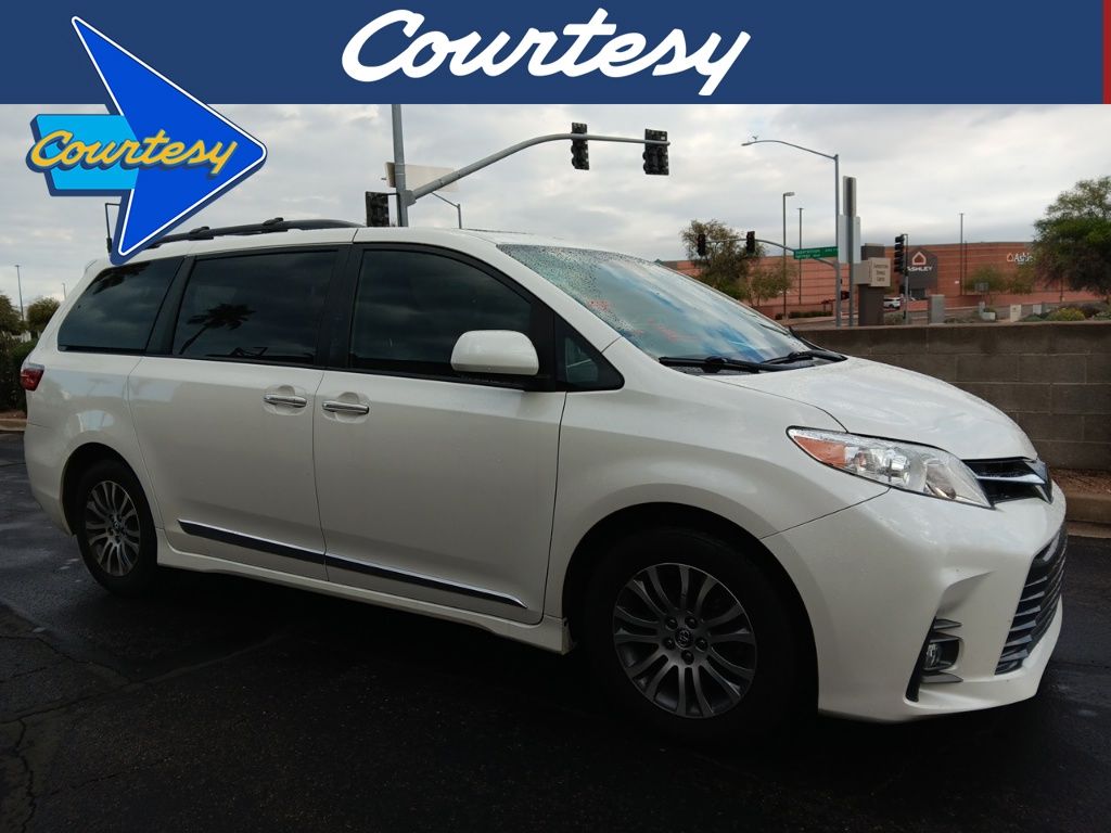 2020 Toyota Sienna XLE Premium's photo