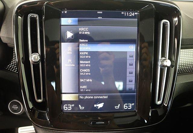 2022 Volvo XC40 R-Design photo 21