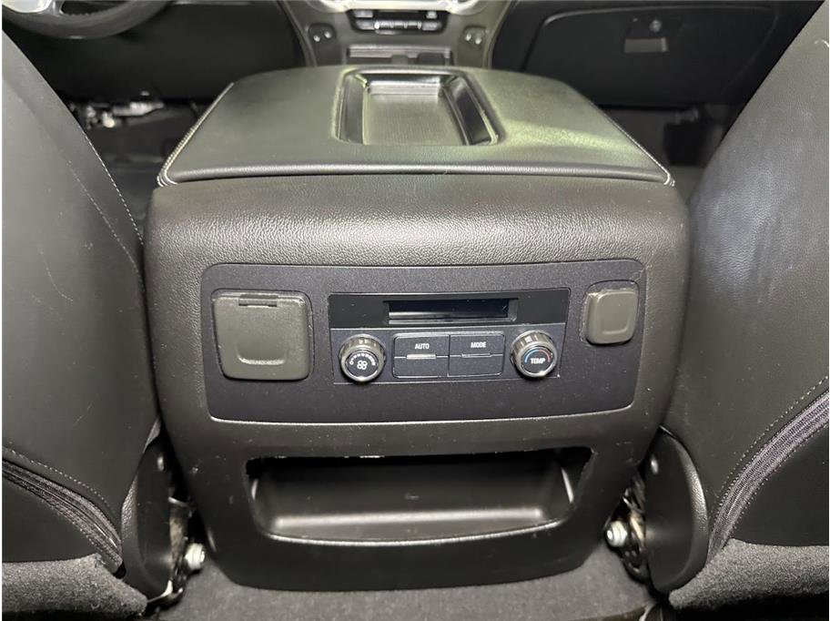 2019 Gmc Yukon SLT photo 17