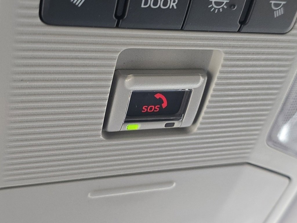 2025 Toyota RAV4 LE photo 4