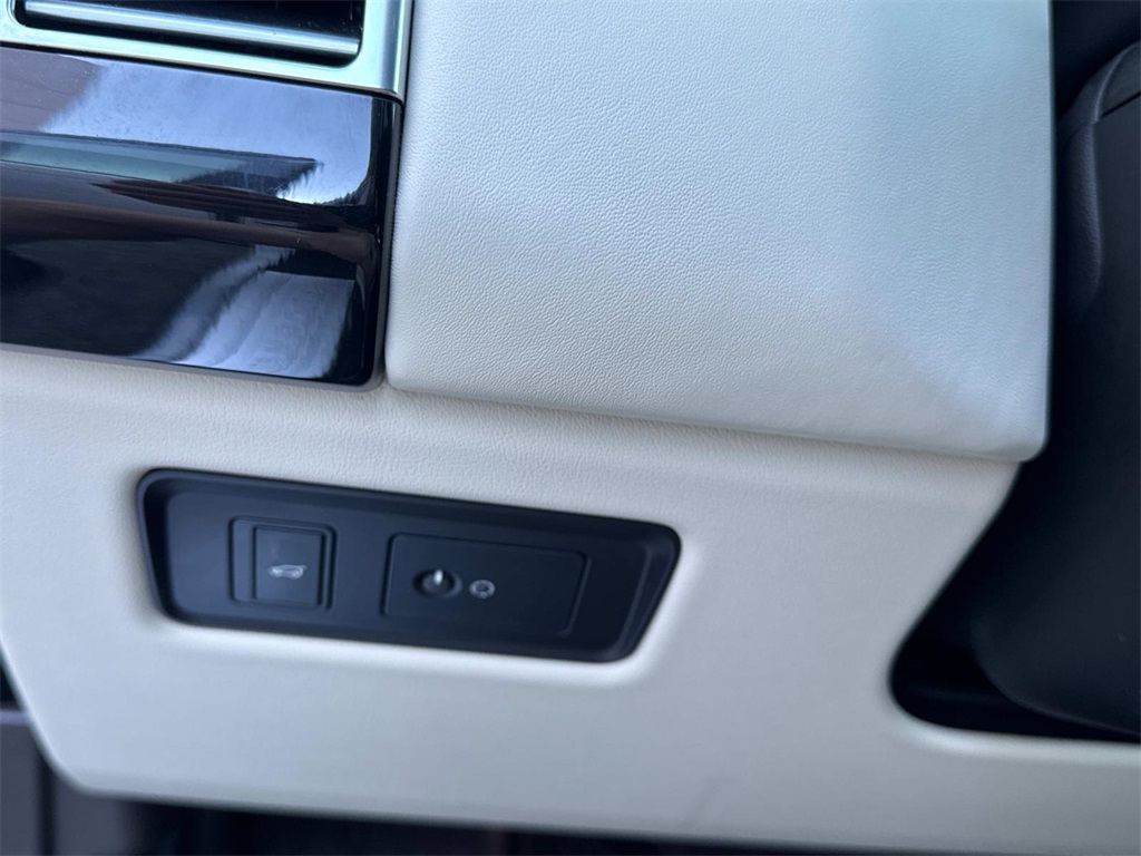 2019 Land Rover Range Rover SuperCharged HSE photo 32