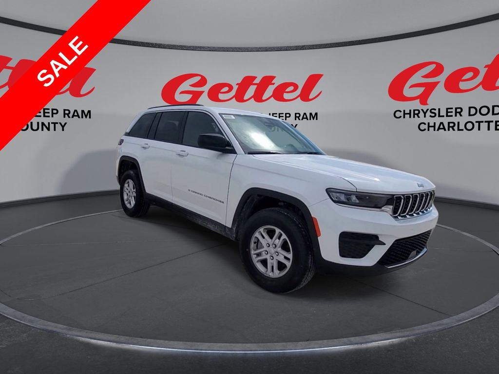 2025 Jeep Grand Cherokee Laredo Altitude photo 2