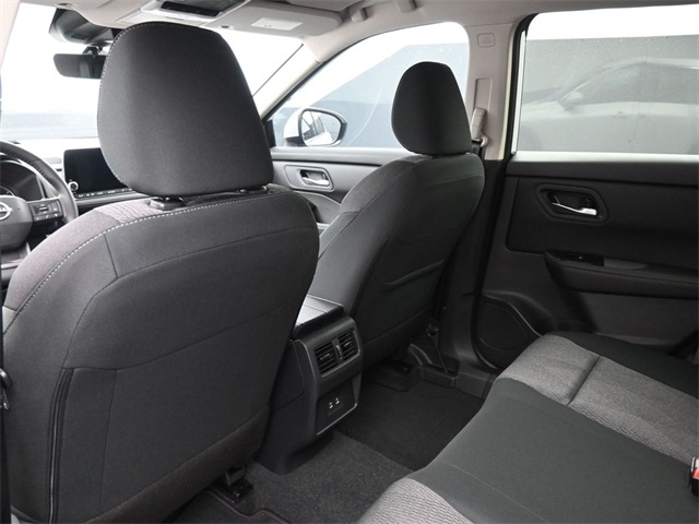 2026 Nissan Rogue SV photo 2