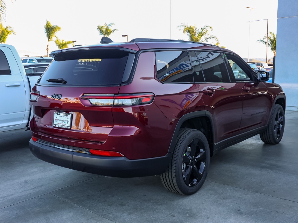 New 2025 Velvet Red Pearl-Coat Exterior Paint Jeep Altitude X image 3