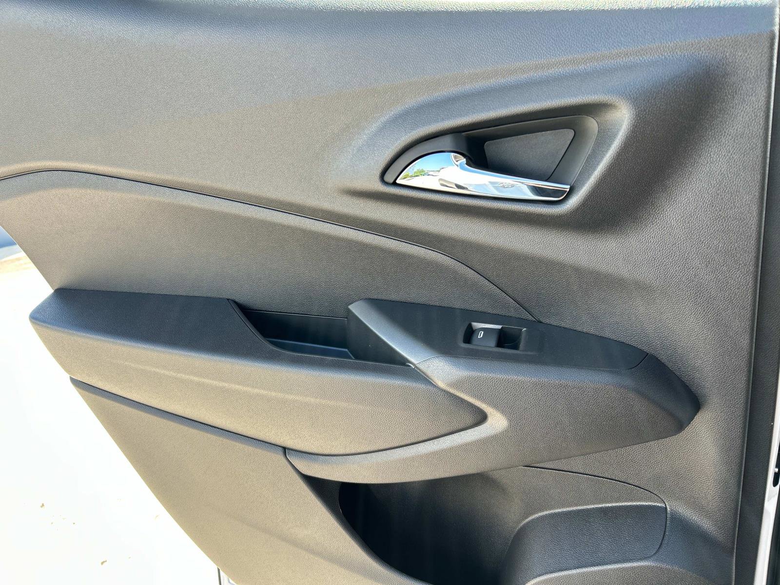 2025 Chevrolet Trax LT photo 17