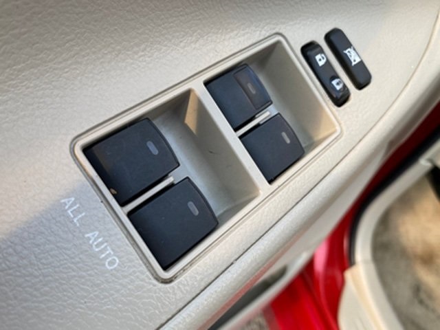 2011 Toyota Camry LE photo 11