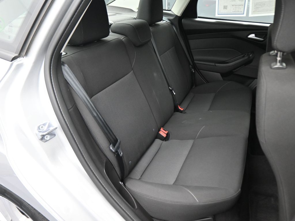 2018 Ford Focus SE photo 41