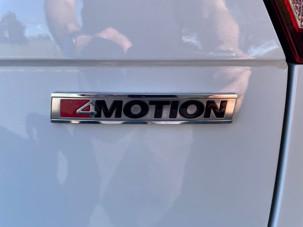 2019 Volkswagen Tiguan SEL Sport photo 6