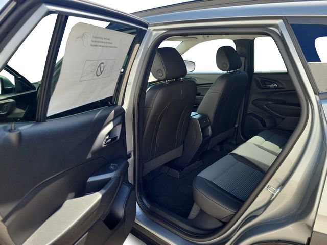 2025 Chevrolet Trax LT photo 19
