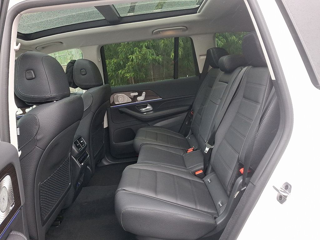 2026 Mercedes Benz GLS 450 4MATIC photo 5