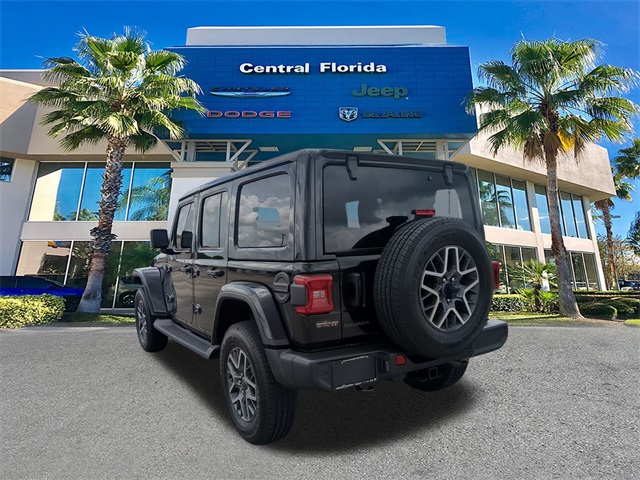 2025 Jeep Wrangler Sahara photo 2