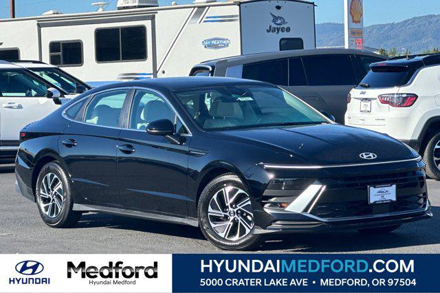2026 Hyundai Sonata Hybrid Blue's photo