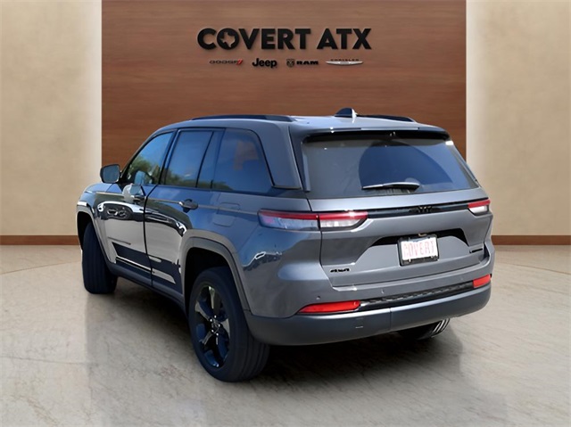 2025 Jeep Grand Cherokee Limited photo 3