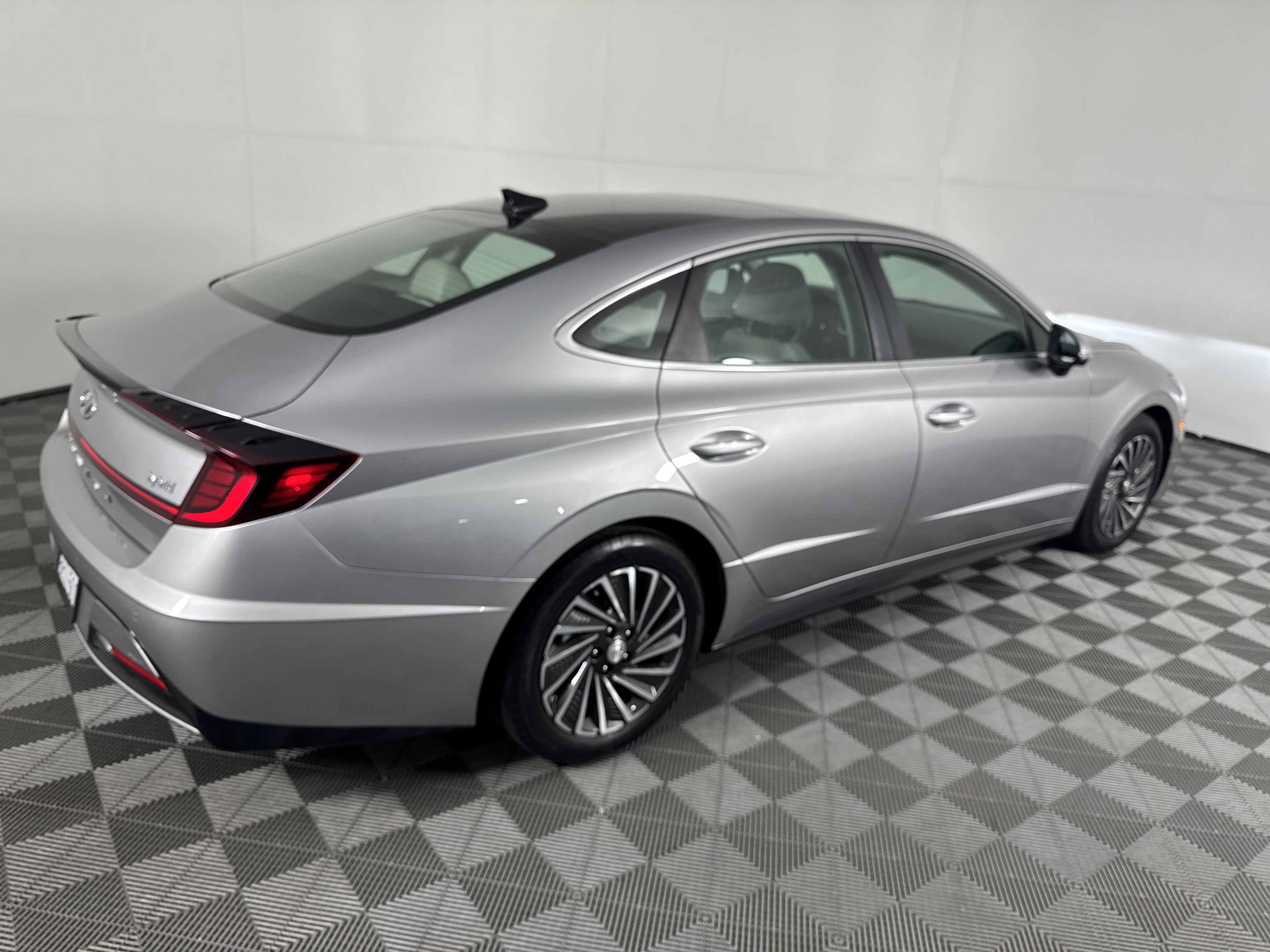 2020 Hyundai Sonata Hybrid Limited photo 3