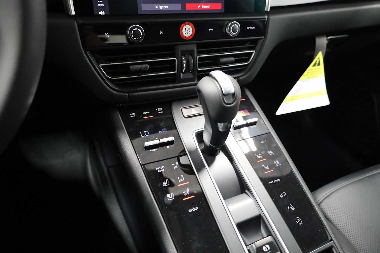 2026 Porsche Macan T photo 26